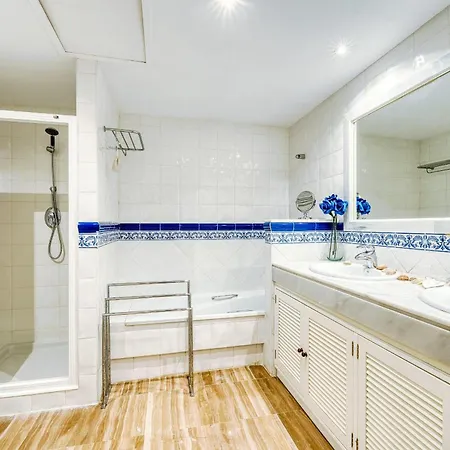 公寓 3030 Elegant Beachside Penthouse With Sea Views 马尔韦利亚