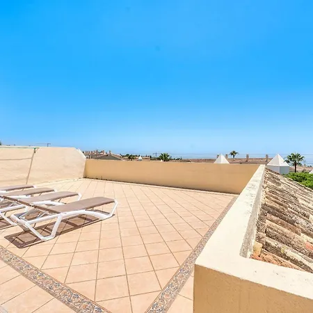 公寓 3030 Elegant Beachside Penthouse With Sea Views