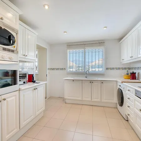3030 Elegant Beachside Penthouse With Sea Views 公寓 *