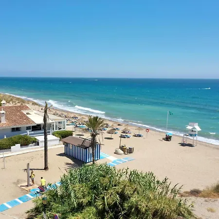 3030 Elegant Beachside Penthouse With Sea Views *